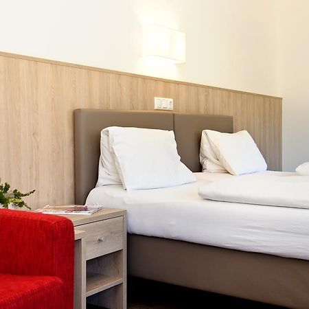 Hotel Gasthaus Bacher St. Johann im Pongau Zimmer foto