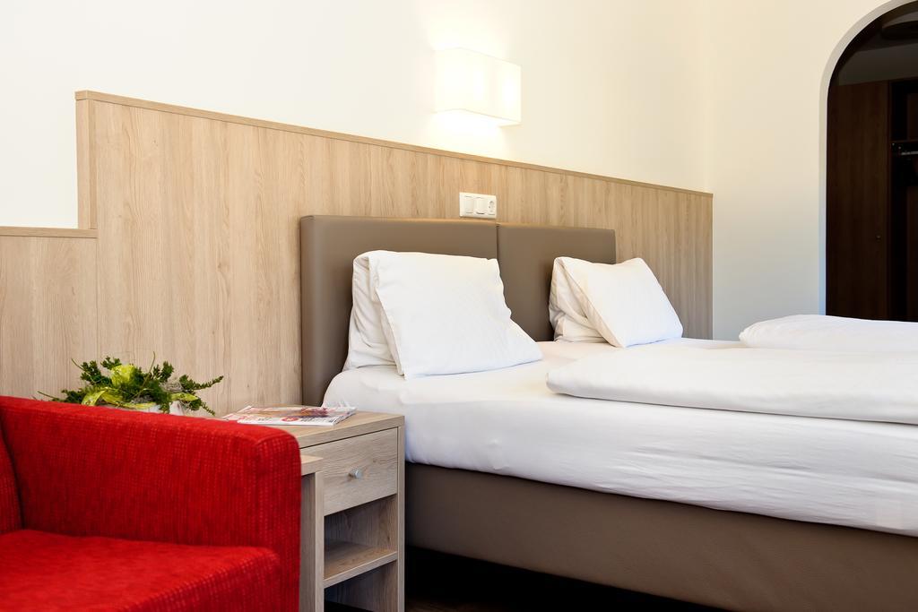 Hotel Gasthaus Bacher St. Johann im Pongau Zimmer foto
