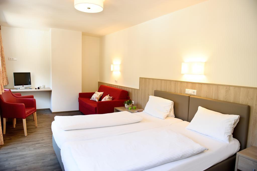 Hotel Gasthaus Bacher St. Johann im Pongau Zimmer foto
