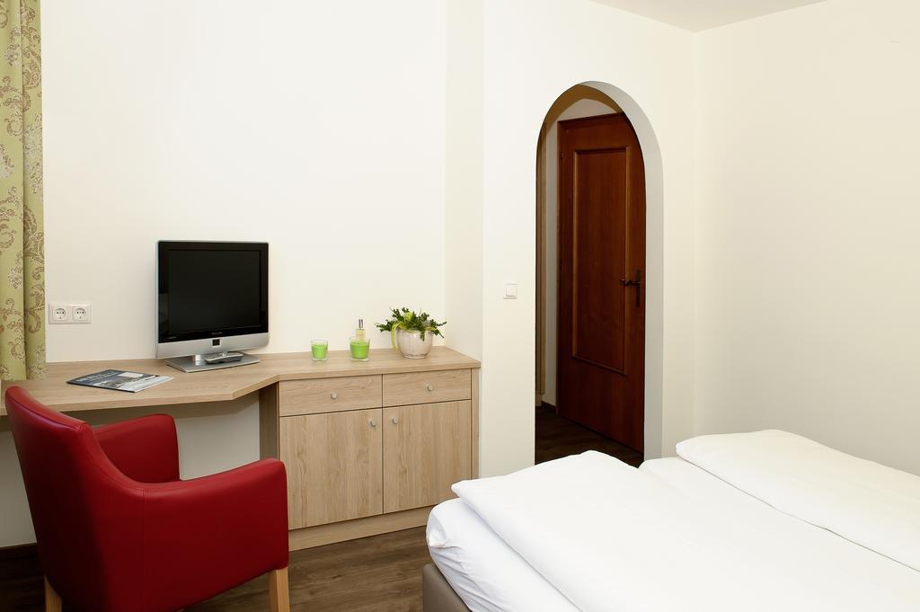 Hotel Gasthaus Bacher St. Johann im Pongau Zimmer foto